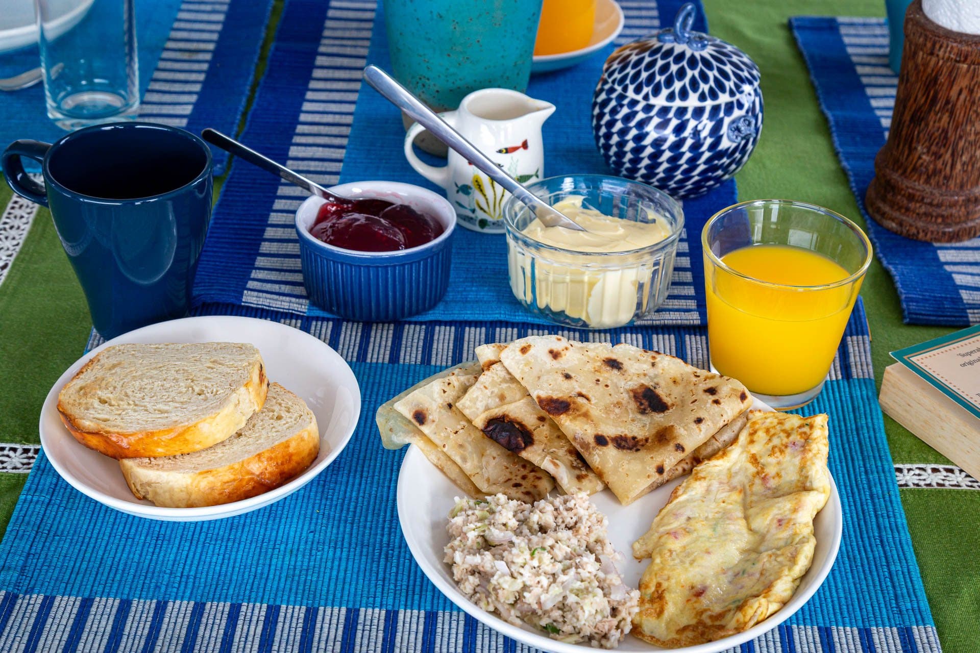 Maldivian breakfast on board: roshi flatbread, mas huni, toast, jam and fresh juice